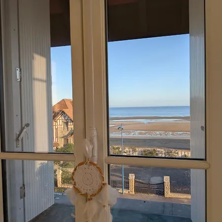 Superbe Carmen, Magnifique Vue Mer, Acces Direct Plage, Proche Deauville